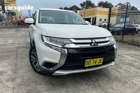 White 2018 Mitsubishi Outlander Wagon Es 5 Seat (Awd)