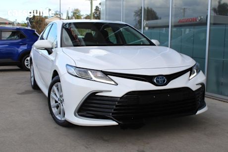 White 2023 Toyota Camry Sedan HYBRID