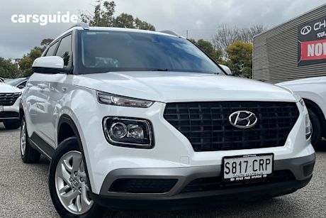 White 2022 Hyundai Venue SUV F
