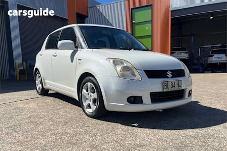 White 2006 Suzuki Swift Hatch F