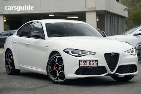 White 2023 Alfa Romeo Giulia Sedan Veloce