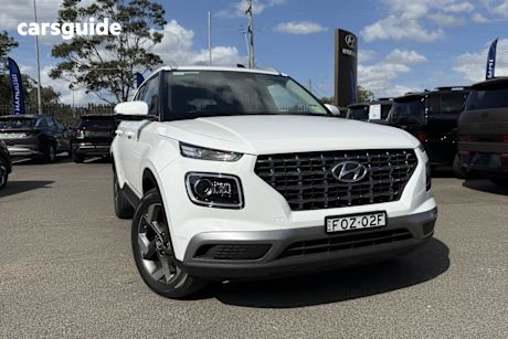 White 2024 Hyundai Venue Wagon Elite (Black) Sunroof