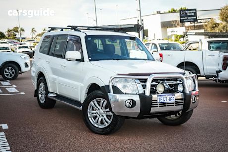 White 2013 Mitsubishi Pajero Wagon Vr-X Lwb (4X4)