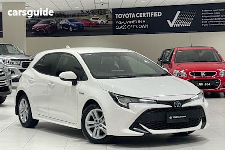White 2022 Toyota Corolla Hatch ASCENT SPORT HYBRID F