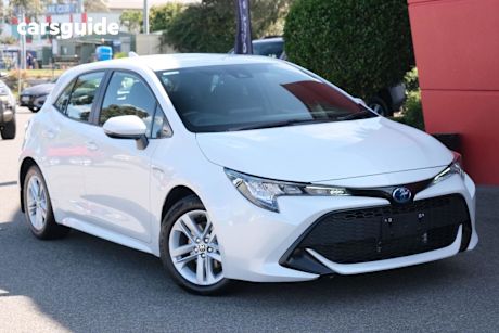 White 2022 Toyota Corolla Hatch ASCENT SPORT HYBRID F