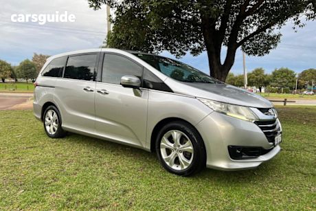 Silver 2014 Honda Odyssey Wagon Vti