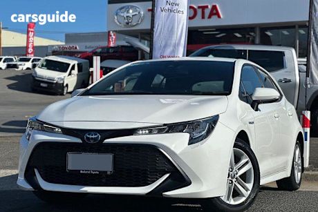 White 2022 Toyota Corolla Hatch ASCENT SPORT HYBRID F