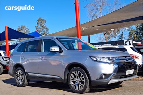 Silver 2017 Mitsubishi Outlander Wagon Ls (4X4)