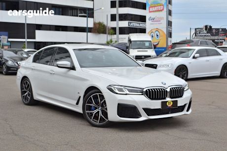 White 2023 BMW 5 Sedan 530D M SPORT R