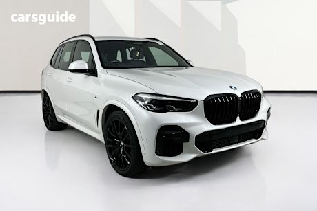 White 2023 BMW X5 Wagon Xdrive30D M Sport