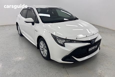 White 2023 Toyota Corolla Hatch ASCENT SPORT HYBRID F