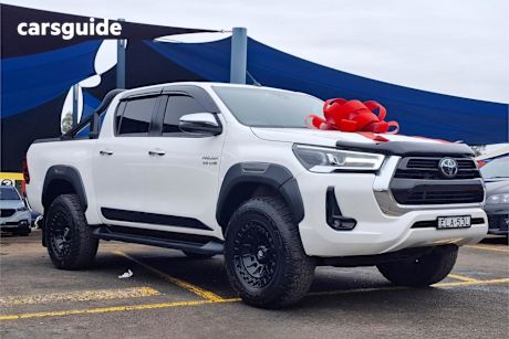 White 2020 Toyota Hilux Ute Tray SR5 4X4