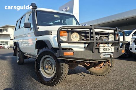 White 2006 Toyota Landcruiser SUV TROOPCARRIER 4X4