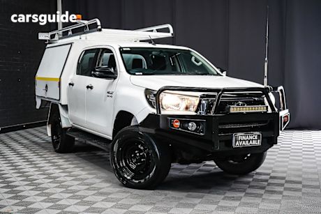 White 2018 Toyota Hilux Double Cab Chassis Sr (4X4)