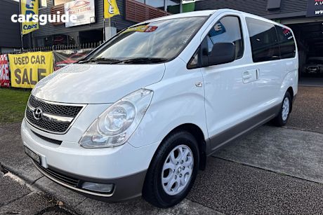 White 2009 Hyundai Imax Wagon