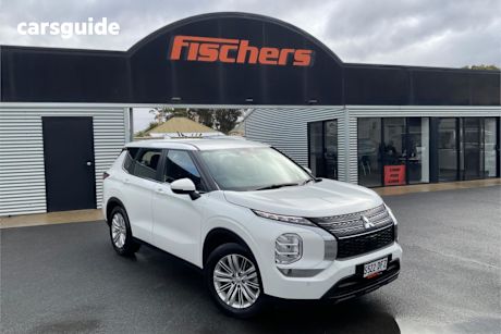 White 2023 Mitsubishi Outlander Wagon Es 7 Seat (2Wd)