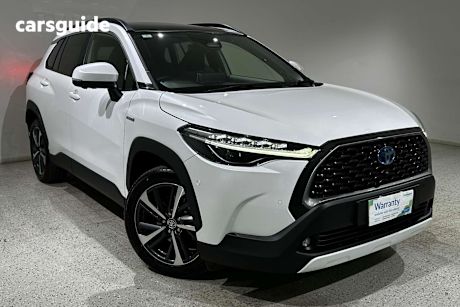 White 2022 Toyota Corolla Cross SUV ATMOS 4X4