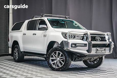 White 2018 Toyota Hilux Double Cab Pick Up Sr5 (4X4)