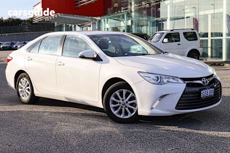 White 2016 Toyota Camry Sedan ALTISE F