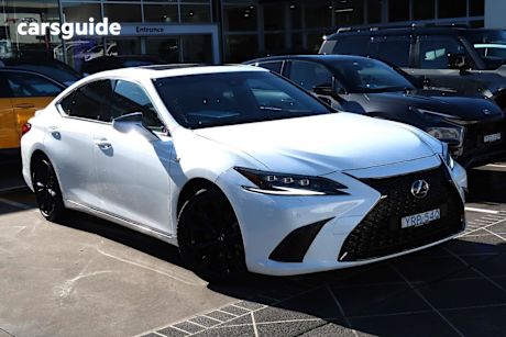 White 2024 Lexus ES300H Sedan