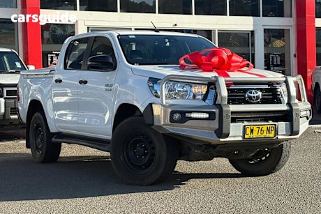 White 2020 Toyota Hilux Ute Tray SR 4X4