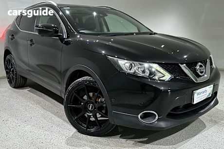 Black 2015 Nissan Qashqai SUV TI F