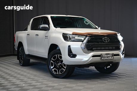 White 2020 Toyota Hilux Double Cab Chassis Sr5 (4X4)