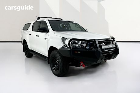 White 2018 Toyota Hilux Double Cab Pick Up Sr (4X4)