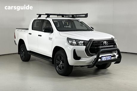 White 2022 Toyota Hilux Double Cab Pick Up Sr Hi-Rider (4X2)