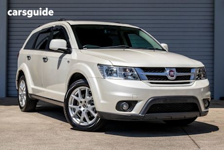 White 2015 Fiat Freemont SUV LOUNGE F