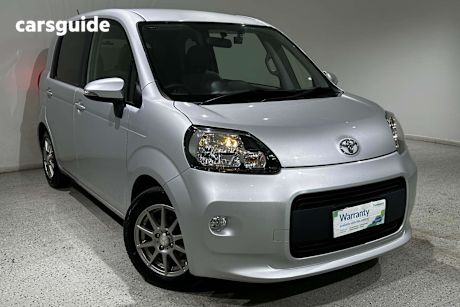 Silver 2015 Toyota Porte Hatch (NO BADGE)