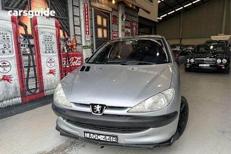 Silver 2003 Peugeot 206 Hatch XR F
