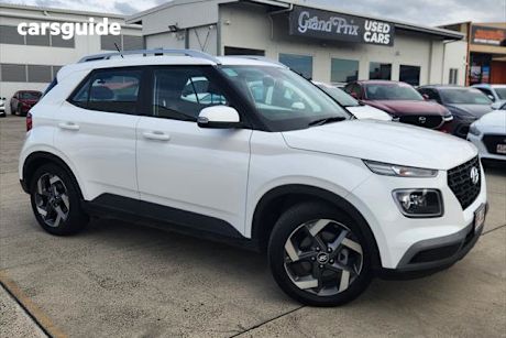 White 2024 Hyundai Venue SUV ACTIVE F