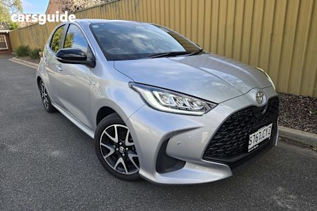 Silver 2024 Toyota Yaris Hatchback Zr Hybrid