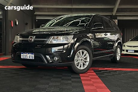 Black 2015 Fiat Freemont SUV BASE F