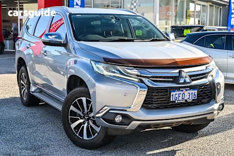 Silver 2016 Mitsubishi Pajero Sport SUV EXCEED 4X4