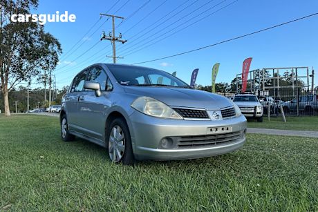 Silver 2007 Nissan Tiida Hatchback St