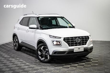 White 2025 Hyundai Venue Wagon Elite (Black) Sunroof