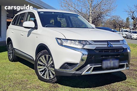 White 2018 Mitsubishi Outlander SUV ES F