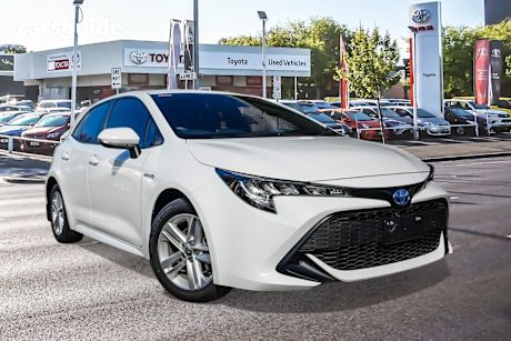 White 2022 Toyota Corolla Hatch ASCENT SPORT HYBRID F