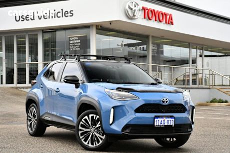 Black 2023 Toyota Yaris Cross Wagon Urban Hybrid (Two-Tone)