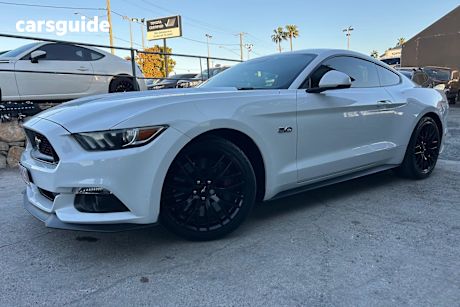 White 2017 Ford Mustang Coupe Fastback Gt 5.0 V8