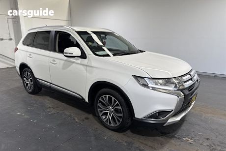 White 2015 Mitsubishi Outlander Wagon Ls (4X4)