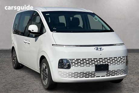 White 2022 Hyundai Staria Wagon