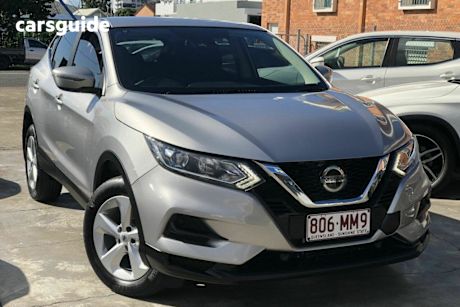 Silver 2018 Nissan Qashqai Wagon St