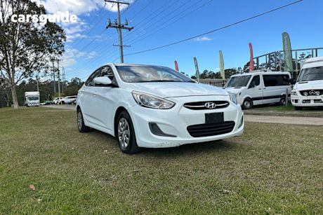 White 2015 Hyundai Accent Sedan Active