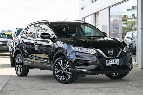 Black 2018 Nissan Qashqai SUV ST-L F