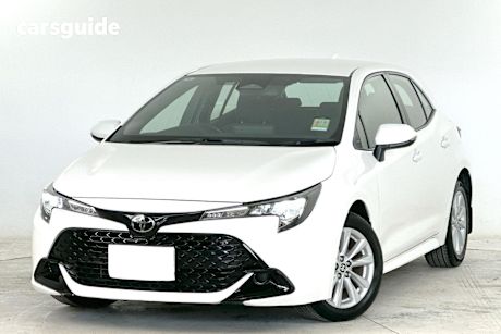 White 2023 Toyota Corolla Hatch ASCENT SPORT F
