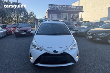 White 2019 Toyota Vitz Hatchback F (Hybrid)