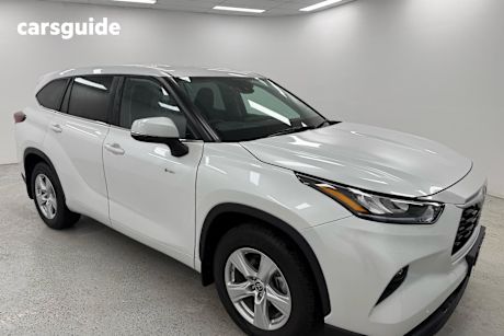 White 2025 Toyota Kluger SUV GX 4X4